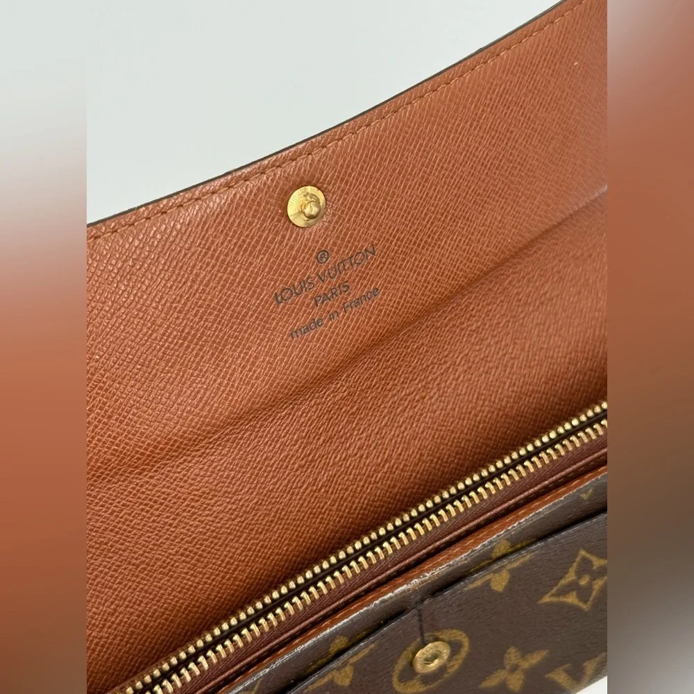 Louis Vuitton Monogram Sarah Wallet - Picture 4 of 13